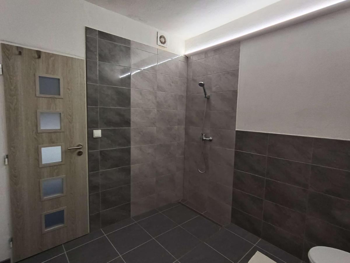 Apartmany Nad Splavem Znojmo Esterno foto
